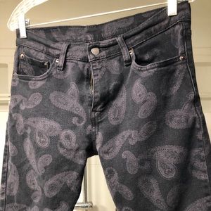 Levi Paisley Print 30x30 Black